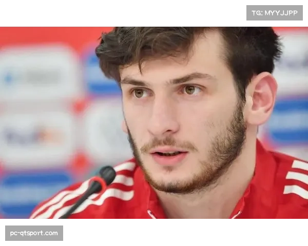 克瓦拉茨赫利亚荣膺格鲁吉亚足球先生，包揽六项冠军